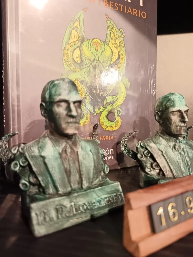 [FigHPLovecraft] Figura H.P. Lovecraft